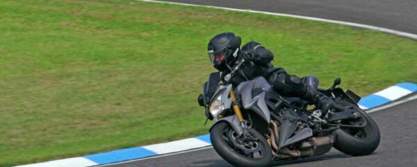 conduite de moto sur circuit