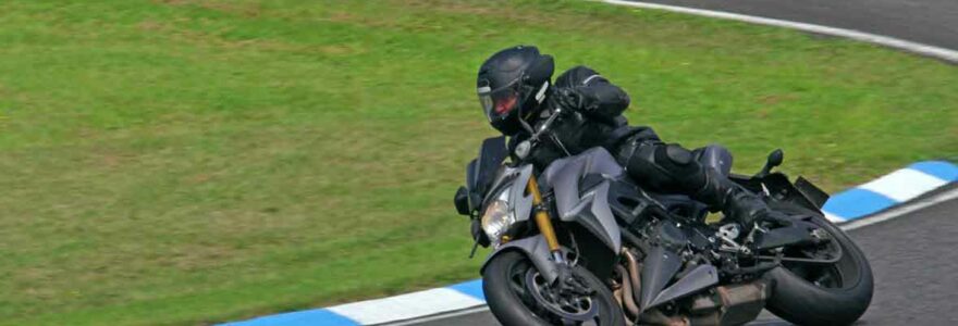 conduite de moto sur circuit